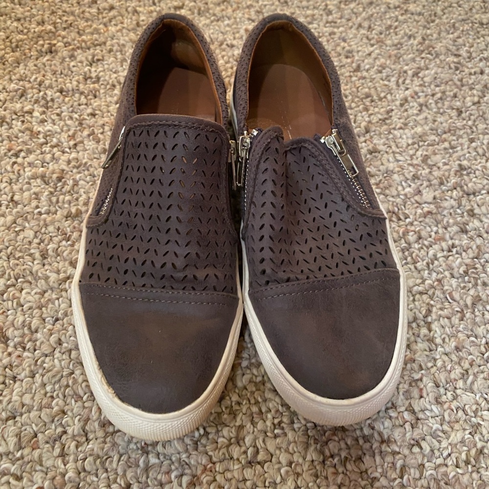 Super cute slip in’s, VERY similar to Vans!